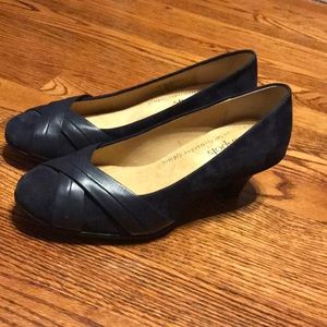Softspots dark blue 2” heels Sz 5-1/2M